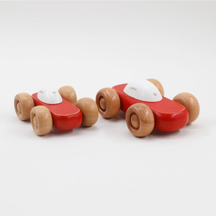 Renkli detaylarla tasarlanmış el yapımı Formula seti.