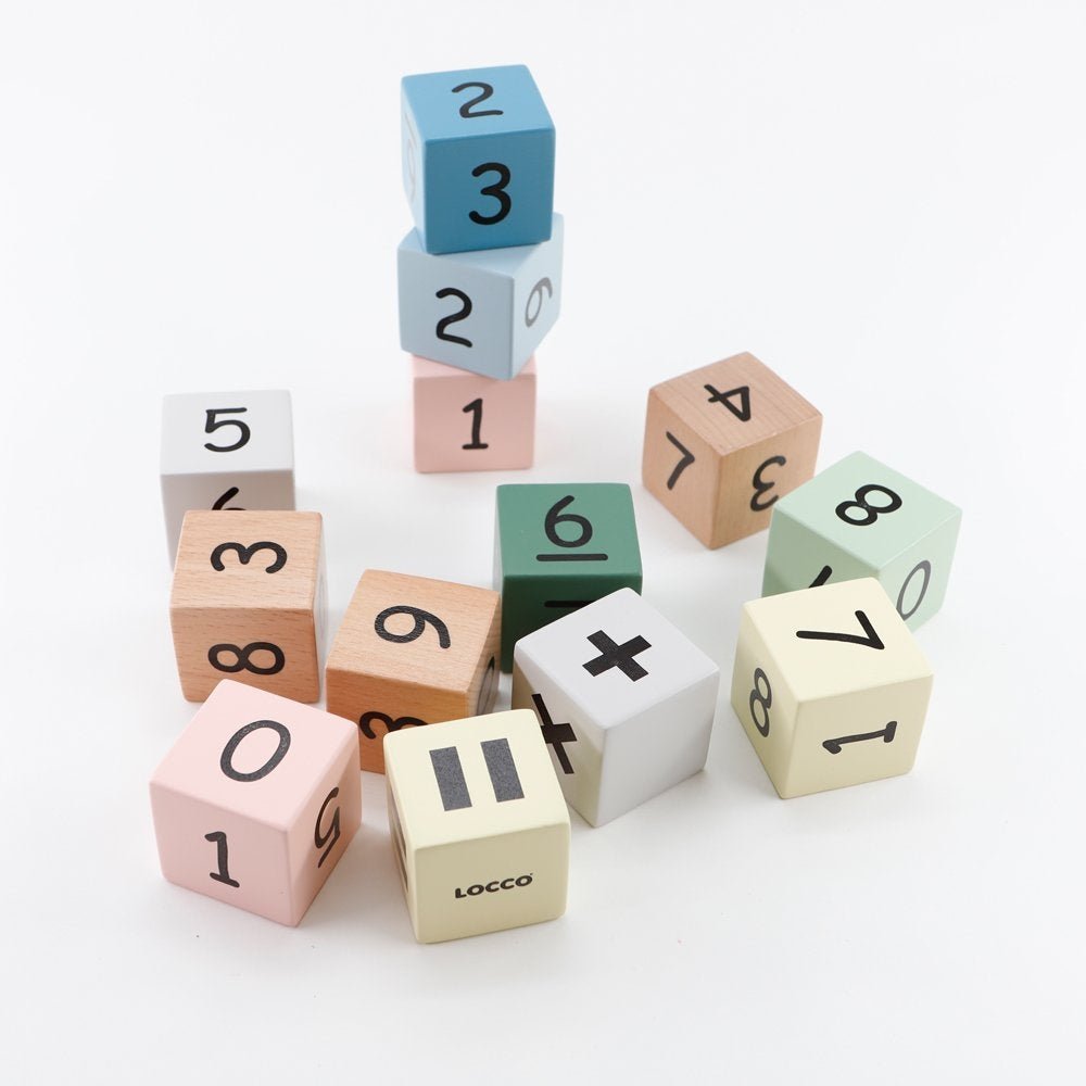 Güvenli, pürüzsüz yüzeylere sahip çocuk dostu sayı küpleri.